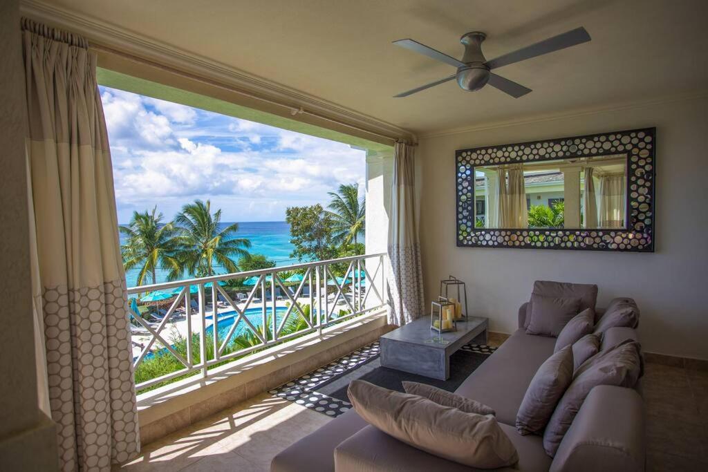 Designer Penthouse - Stunning Property With Amazing Views Saint James Buitenkant foto