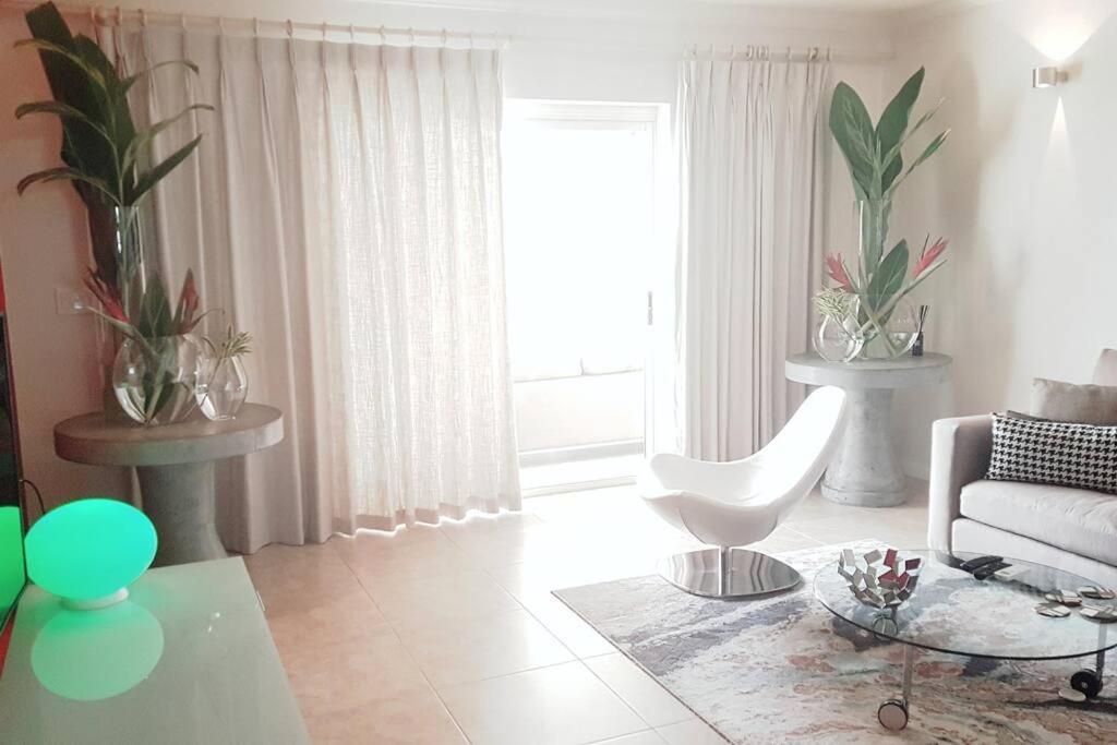 Designer Penthouse - Stunning Property With Amazing Views Saint James Buitenkant foto
